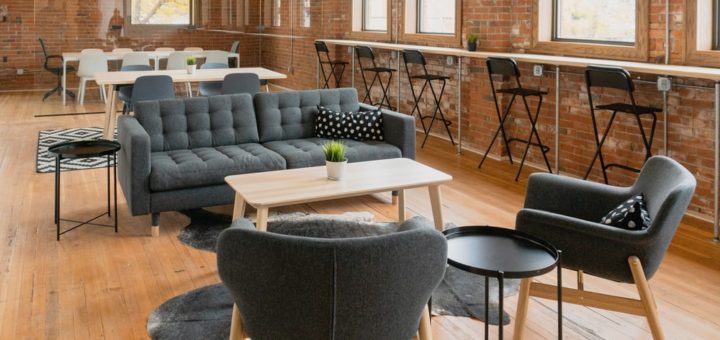 Stojí před vámi úkol v podobě výbavy daného prostoru kancelářským nábytkem