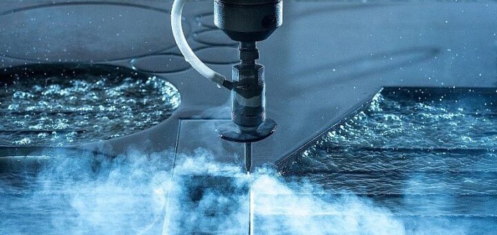 Precizní řezání s využitím moderní technologie vodního paprsku